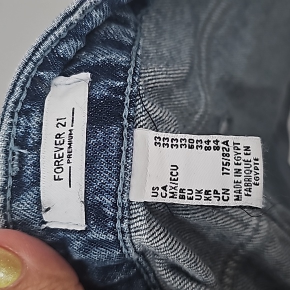 Short Jeans wih flowers print - Picture 3 of 3